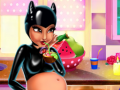 Laro Catwoman Pregnant